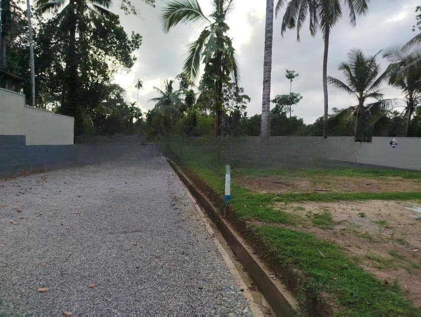 හෝමාගම නගරයට ආසන්නව බිම් කොටස් විකිණීමට