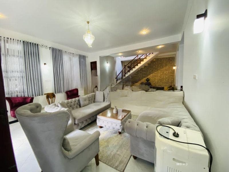Well Maintained Split Level Spacious House at Koswatta, Close to Admin City Battaramulla