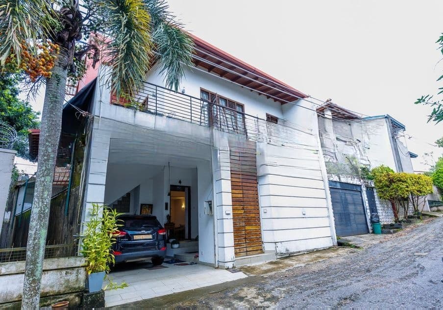 5 Bedrooms 2 Story House for Rent Thalawathugoda