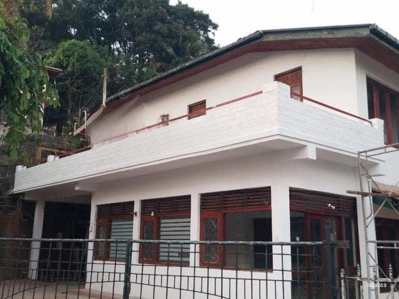 A large house with 42 perches urgently sell 180 million 5 minutes drive to Kandy city
Suitable for apartment project