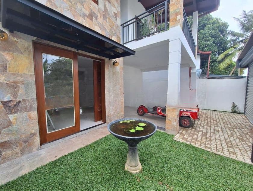 Luxury House for Sale in Thalawathugoda