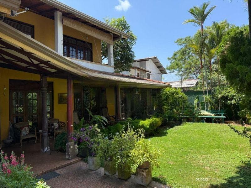 Luxurious 5 Bedroom House for Sale in Nugegoda - 5165 sq ft!