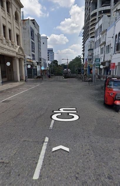 5P Single Storied Building in Chatham Street Colombo 1 FOR SALE