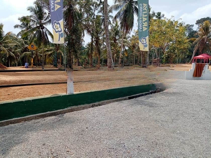 Yakkala - Radawana Land for Sale