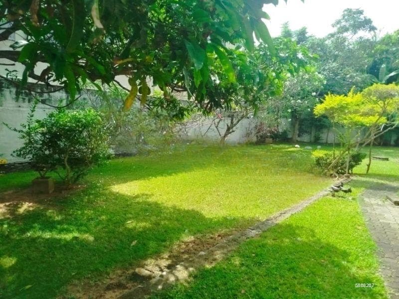 10 perches bare land for sales in Nugegoda for Rs. 4.80 million (Per Perch)