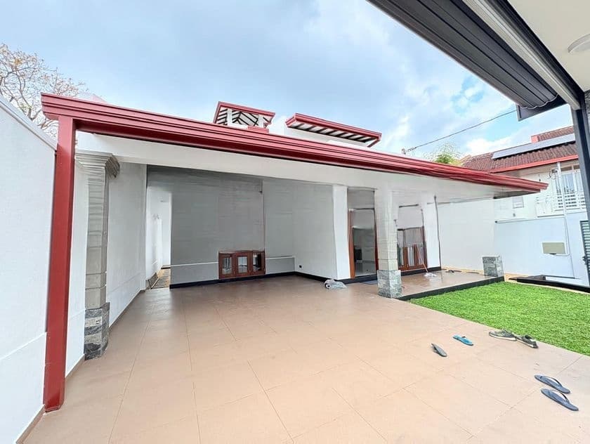 Brand New Luxury Three-Storey House for Sale – Malabe