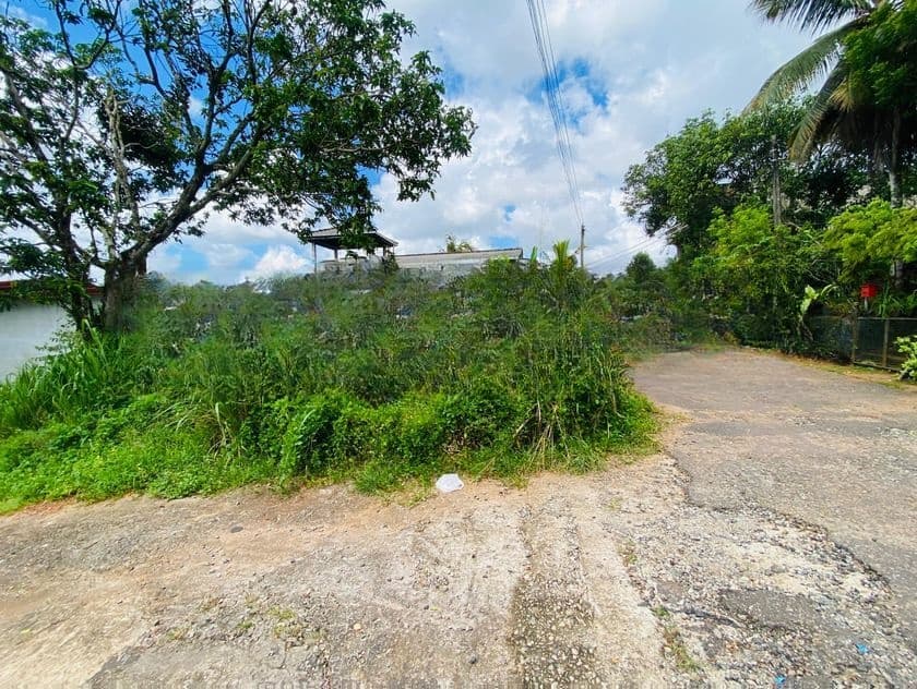 9.5 Perches Land Near Athurugiriya Junction