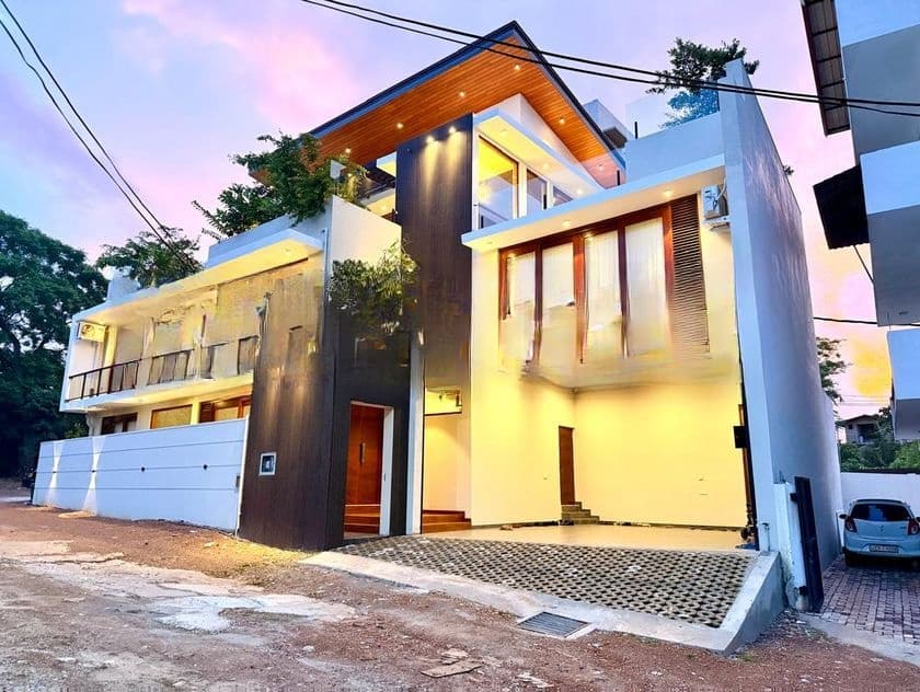 Luxury Fully Furnished Villa for Sale in Werahera, Boralesgamuwa