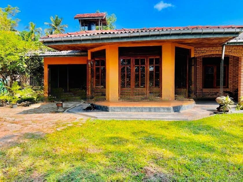 ඉතා වටිනා පර් 60 සමග ශක්තිමත් නිවසක් විකිණීමට මීගමුව
