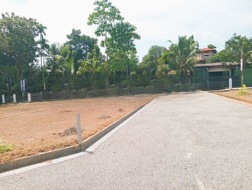 Ekala Ja Ela Land for Sale Walking Distance to Minuwangoda Road