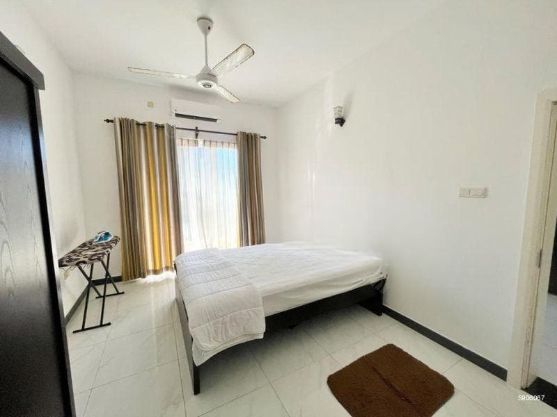 Beach Condo in Mount Lavinia (Pool + Gym)