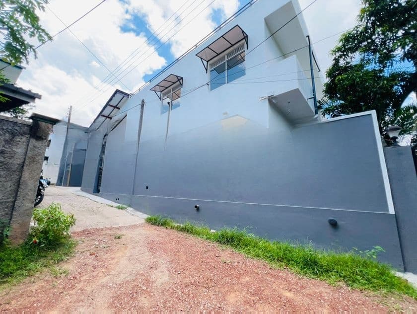 Well Build Brand New House In Talawatugoda , Hokandara