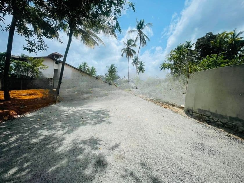 ගම්පහ මහා නගර සභා සීමාවෙන් ඉඩමක්