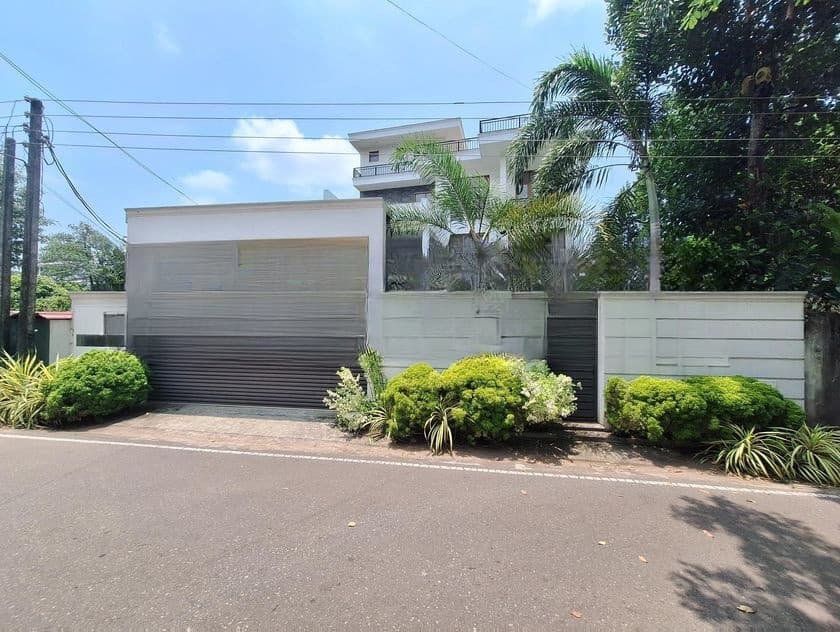 House for Sale in Thalawathugoda Junction