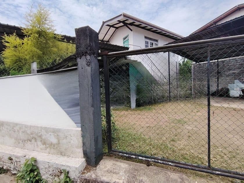 Building for Sale In Thalawathugoda Kalalgoda Road facing