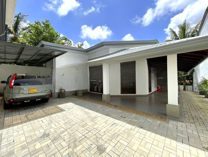 3 Bedroom House for Sale in Dampe Piliyandala - Newly Renovated