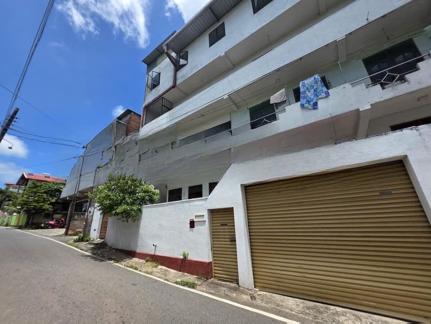 4 Storied Commercial Building For Sale in Piliyandala
