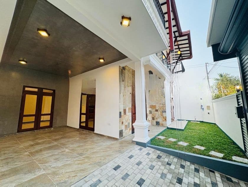 Brand New Solid Super Luxury 2 Storey House for Sale Piliyandala Town