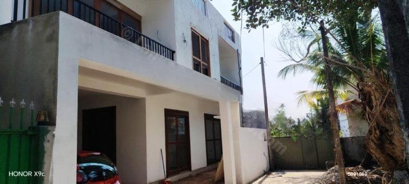 Spacious Luxury House for Sale in Boralesgamuwa – Prime Residential Location
