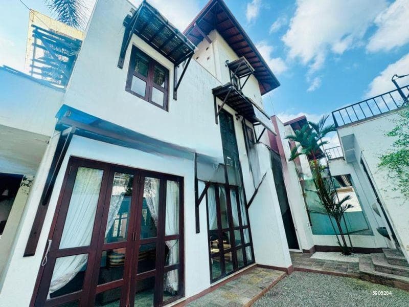 (SE1632)🏡 Luxury 4 Bedroom House with Swimming Pool in Thalapathpitiya 🌴✨