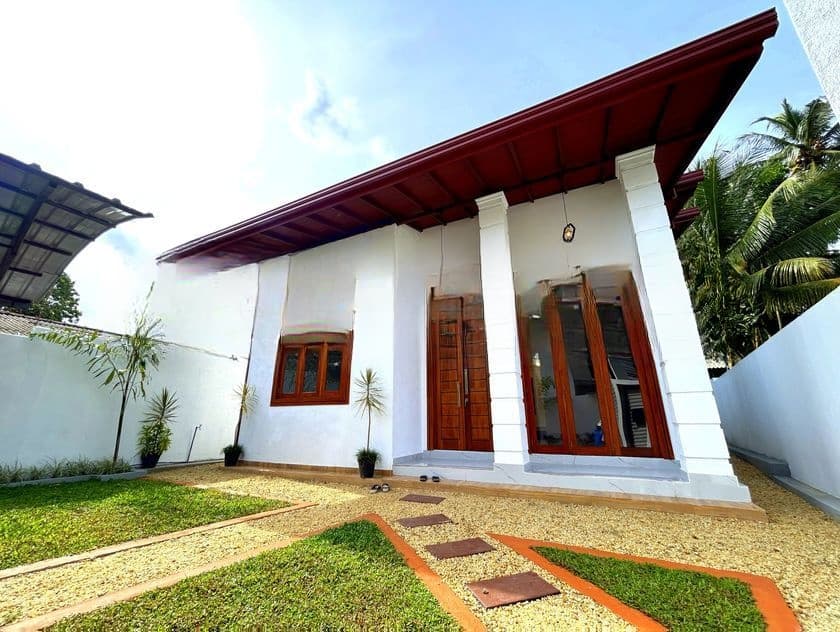 Brand New Modern House in Siyambalagoda Polgasowita
