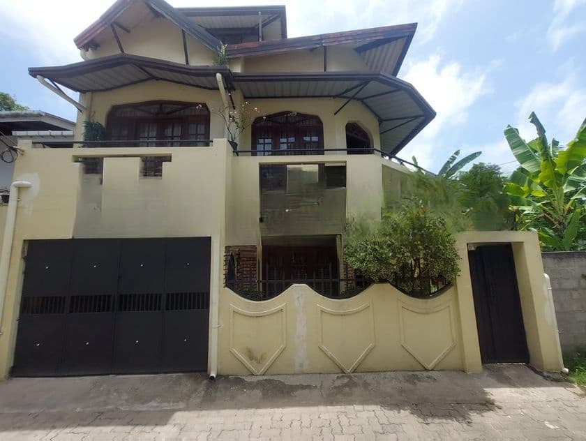 Three Storey House for Sale in Katubedda, Moratuwa