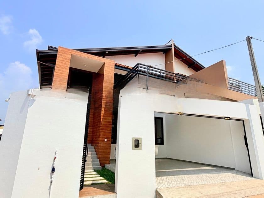 Battaramulla Architect-Designed Super Luxury House for Sale