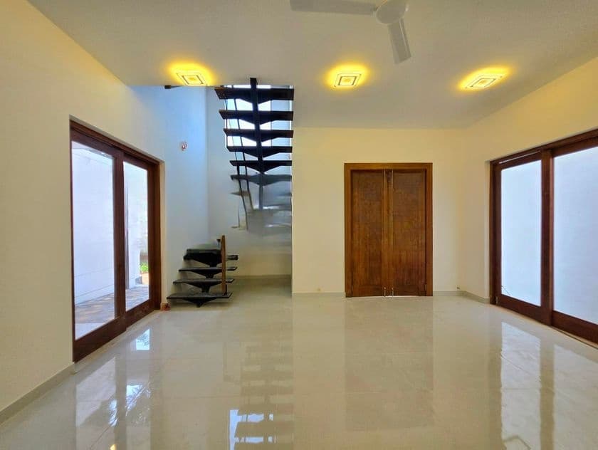 Super Quality Mordern 3 Storied House - Piliyandala