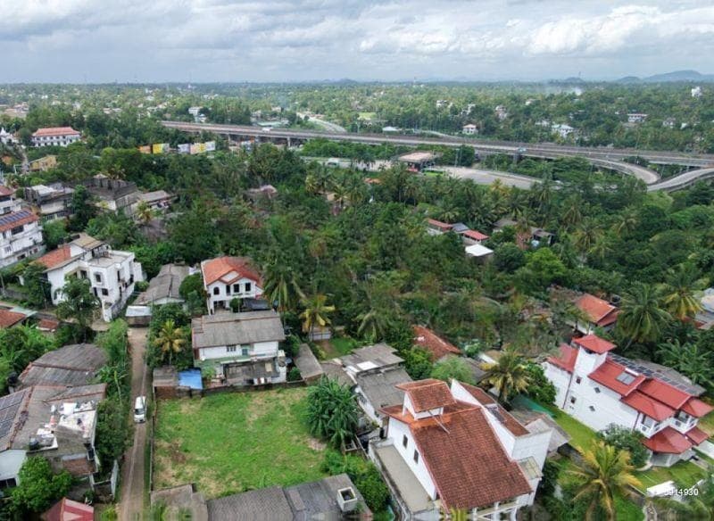 Prime Land for sale near Kadawatha Town.