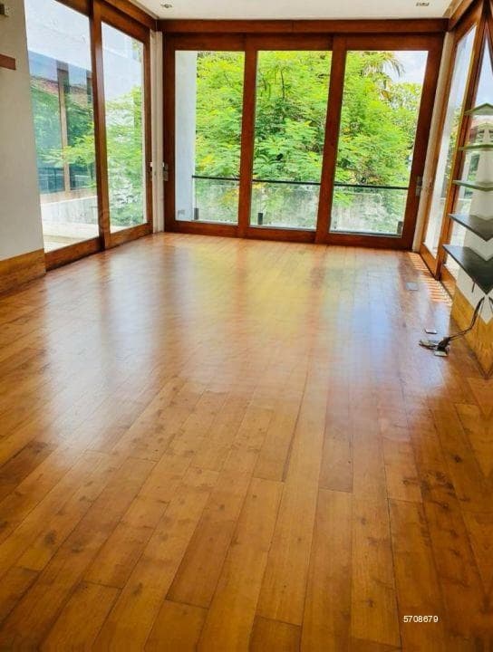 Nugegoda Exclusive Luxuries 6 Bedroom house for Sale for Rs. 225million (negotiable)