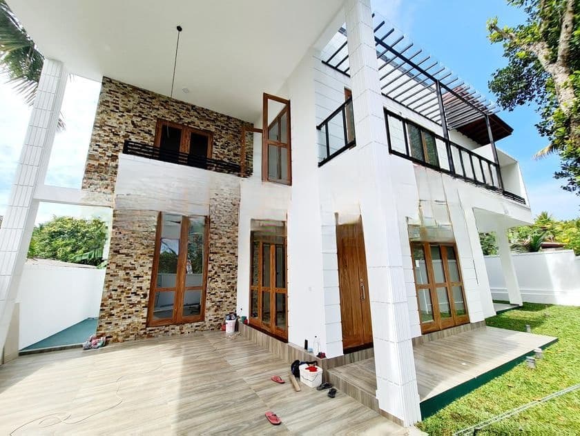 Luxury 3 Story House for Sale in Kesbewa Town