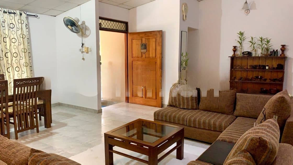 Spacious 5 Bedroom Family Home with Expansion Potential in Athurugiriya