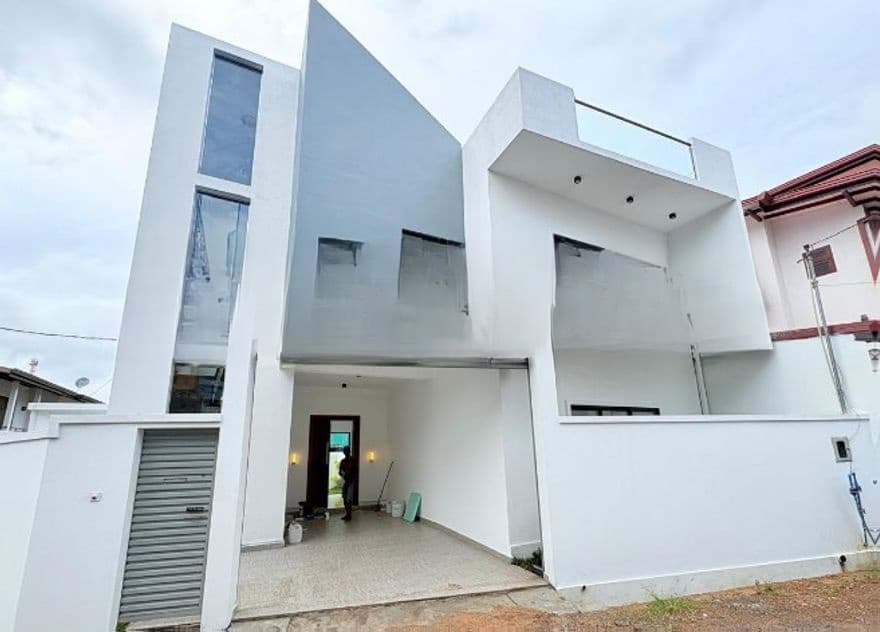 Beautiful Modern Brand New House for Sale in Athurugiriya