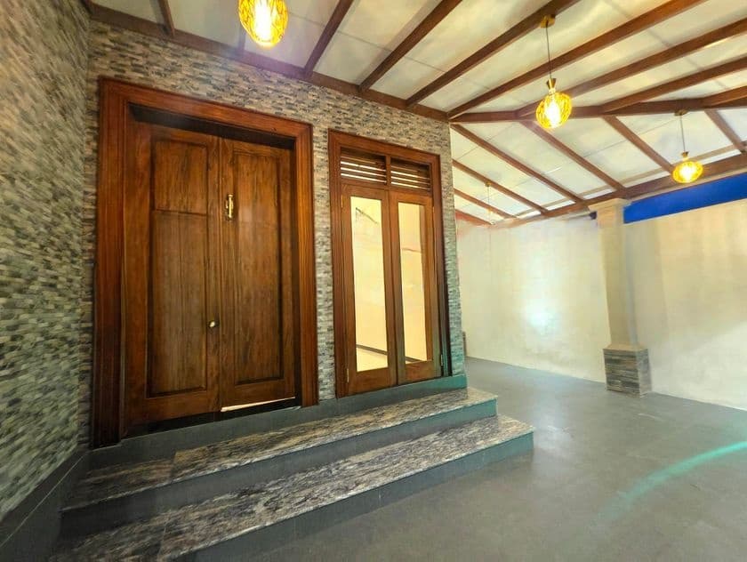 Luxury House For Sale in Kahatuduwa