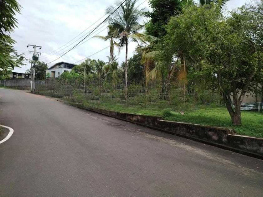 මාලඹේ චන්ද්රිකා කුමාරතුංග මාවතෙන් බිම් කොටස් විකිණීමට