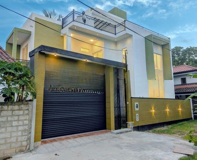 Super Luxury Brand New 3-Storey House for Sale – Negombo (Daluwakotuwa)