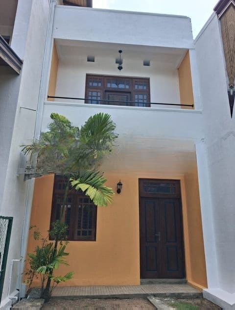 Two Storey House for Rent Pelawaththa