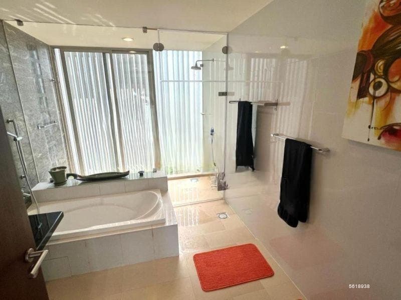 Tastefully Furnished 2 bed Grand Apartment at Emperor close to the Galle face Green