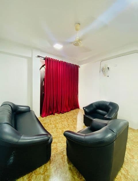 3-Bedroom Apartment for Short-Term Rent in Colombo 06.Code: (CSPL201)