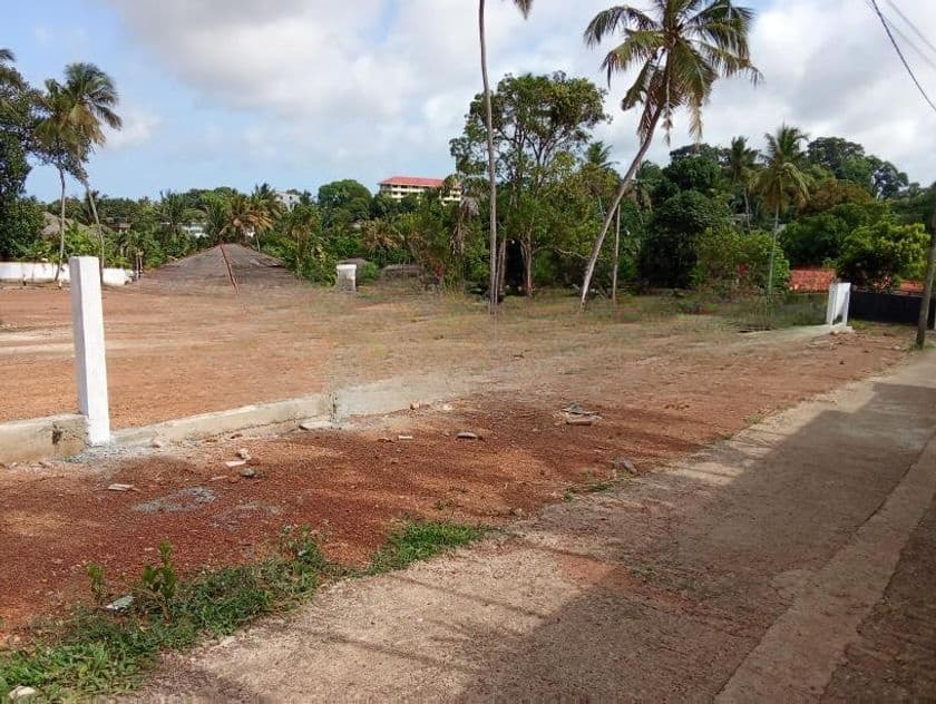 කඳාන නගර සීමාවෙන් ඉඩමක්