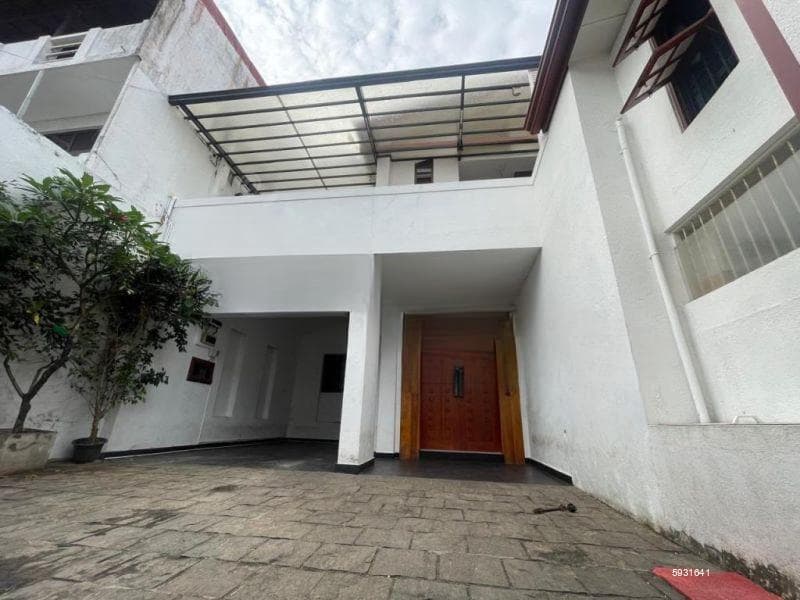 8.7 Perch Land with House for Sal in Thimbirigasyaya Colombo 5, S1962