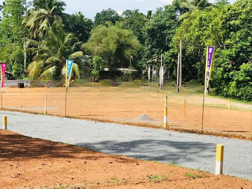 Land in Homagama - Delgahakanda