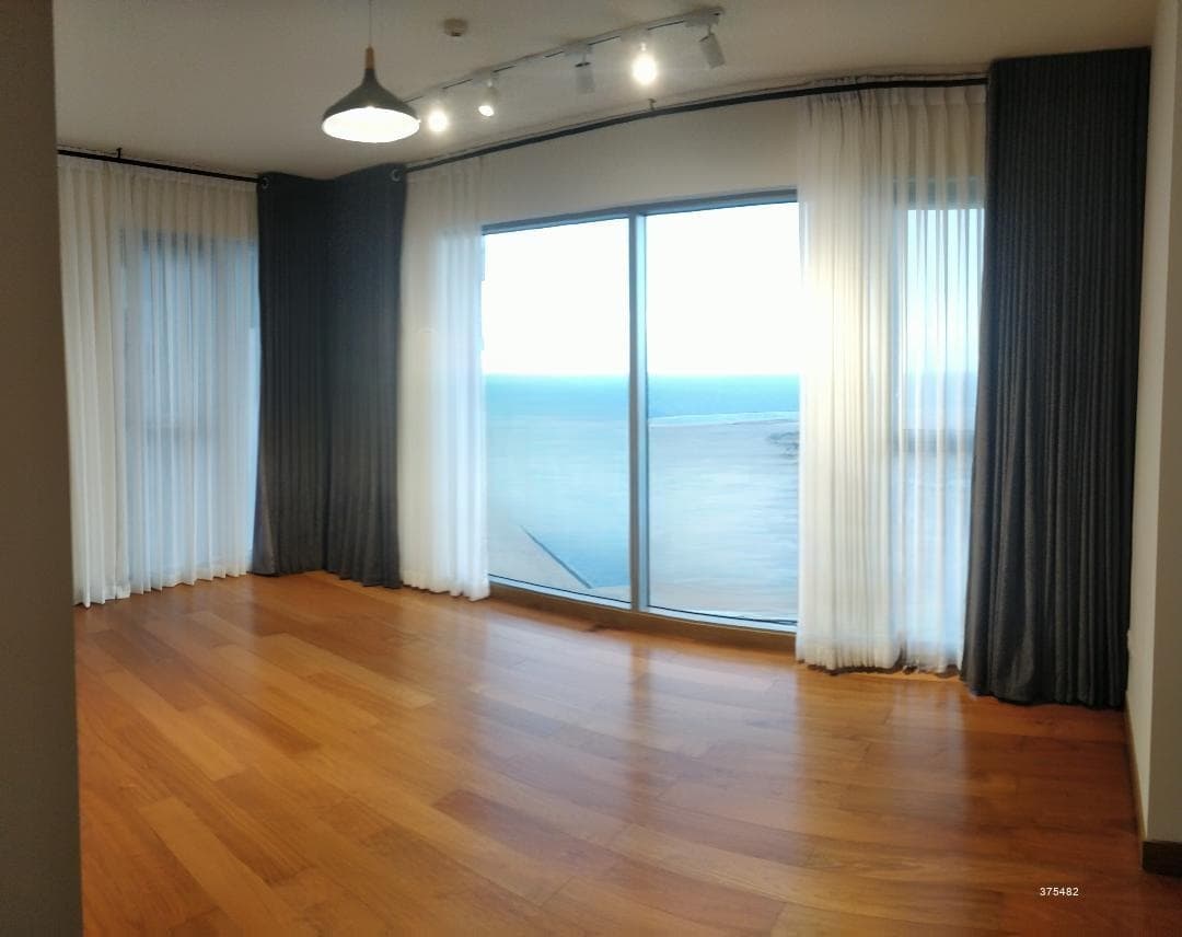 Brand new 4 bedrooms at Shangri la, East tower