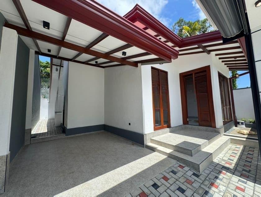 Luxury Brand New House for Sale in Piliyandala