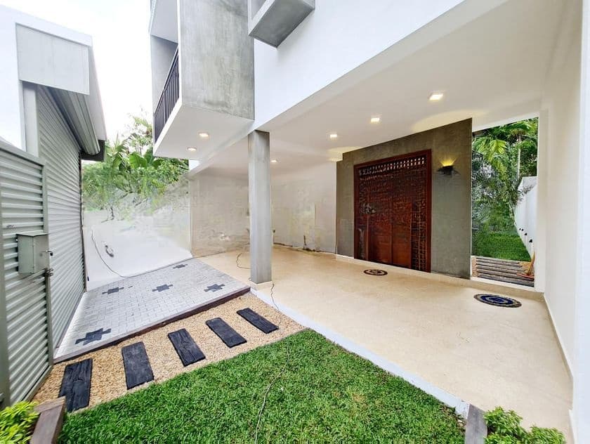 Newly Built Luxury 3 Story House for Sale in Thalawathugoda