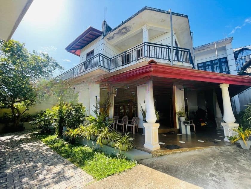 2-Storey House for Sale – Mahara Junction