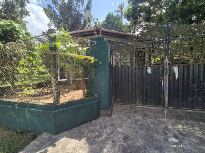 35.3 perches land with house for sales in Narammala for Rs. 3.10 lakhs (Per Perch)
