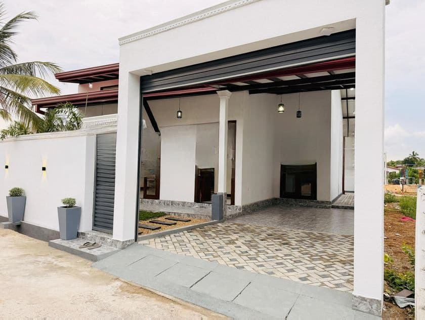 පදිංචිවියට සෑදු ළස්සන තනි මහල් නිවසක් විකිනිමට