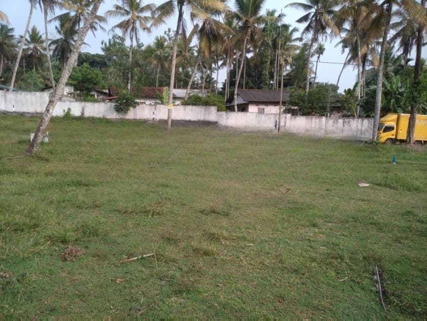 අතුරුගිරිය නගරයට ආසන්නව බිම් කොටසක් විකිණීමට