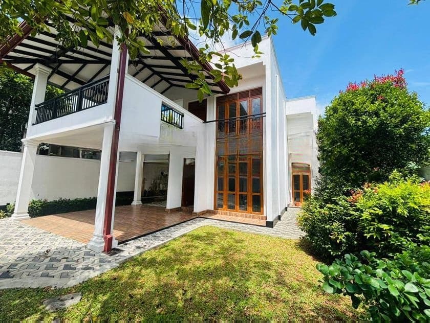 පර්චස් 15 ක සුකෝපබෝගී තෙමහල් නිවස විකිනීමට - කැස්බෑව